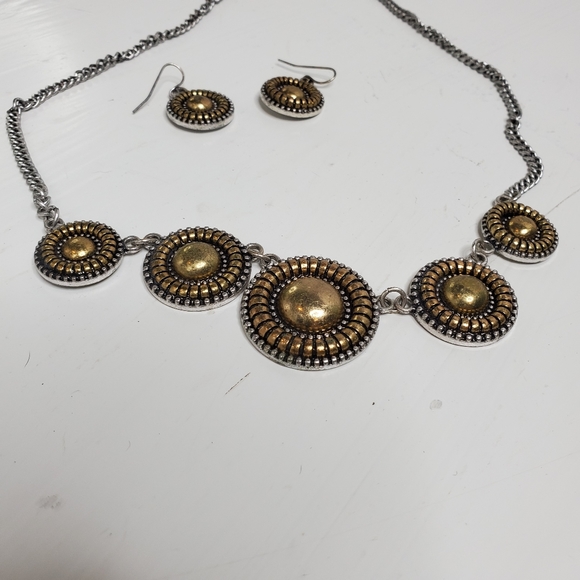 Silver/Gold Earring and Necklace Set - Picture 3 of 12